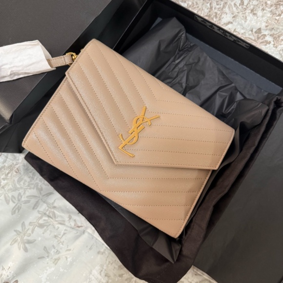 YSL CASSANDRE MATELASSÉ FLAP POUCH IN GRAIN DE POUDRE LEATHER - Picture 5 of 10